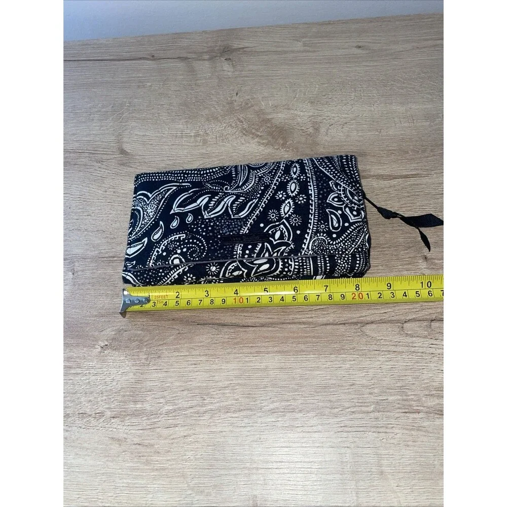 Vera Bradley RFID Accordion Wristlet Wallet Stellar Paisley Black White Retired - Picture 4 of 5